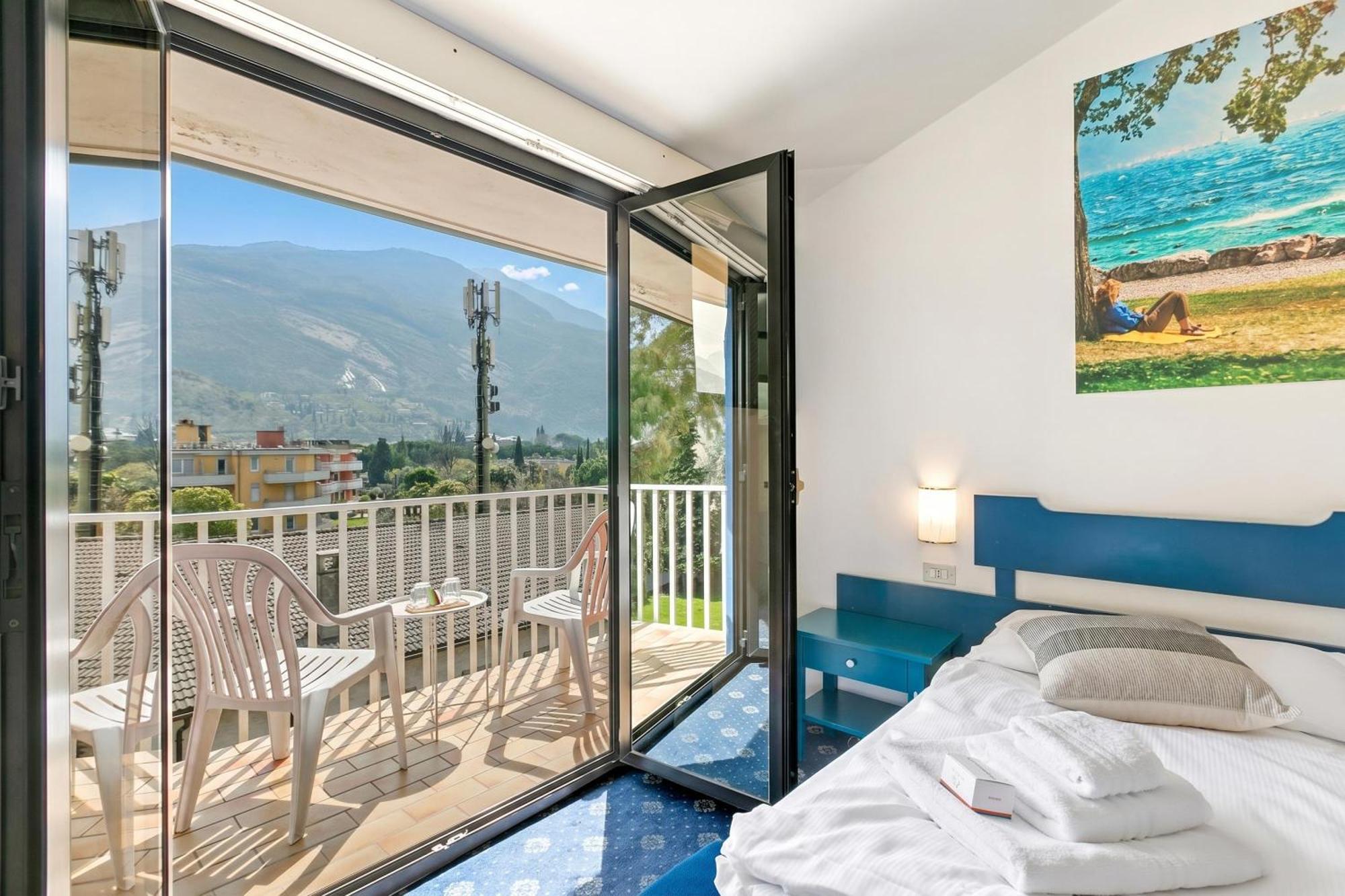 Double Room with Lake View 6
